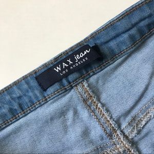 DISTRESSED LIGHTWASH DENIM MINSKIRT